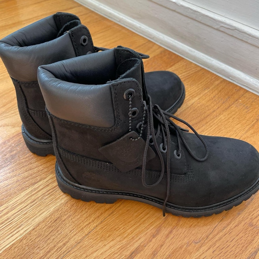Black Timberland 6 inch boots - Picture 2 of 6
